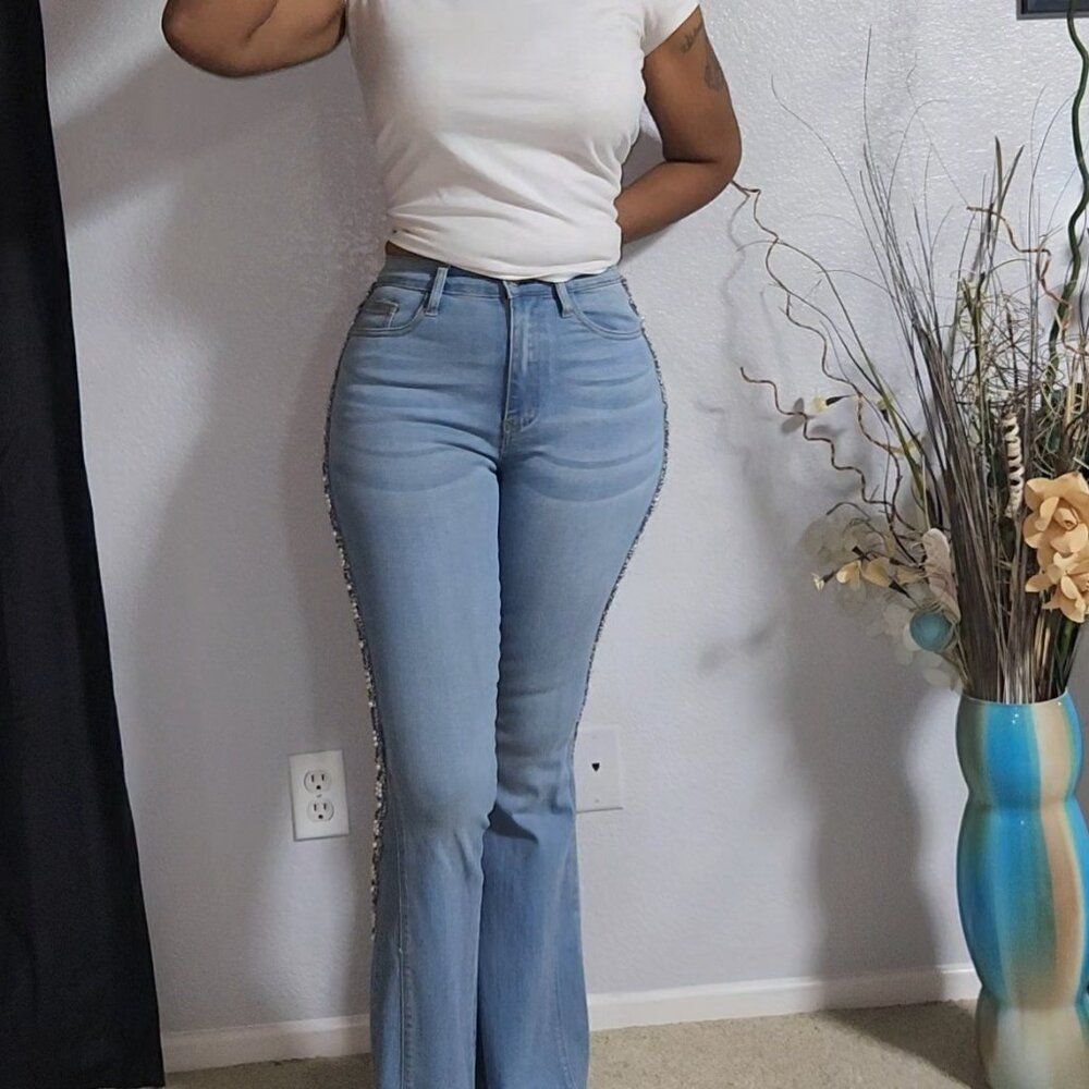 Akira Flare Jeans with Pearls Size 5 - Picture 2 of 10